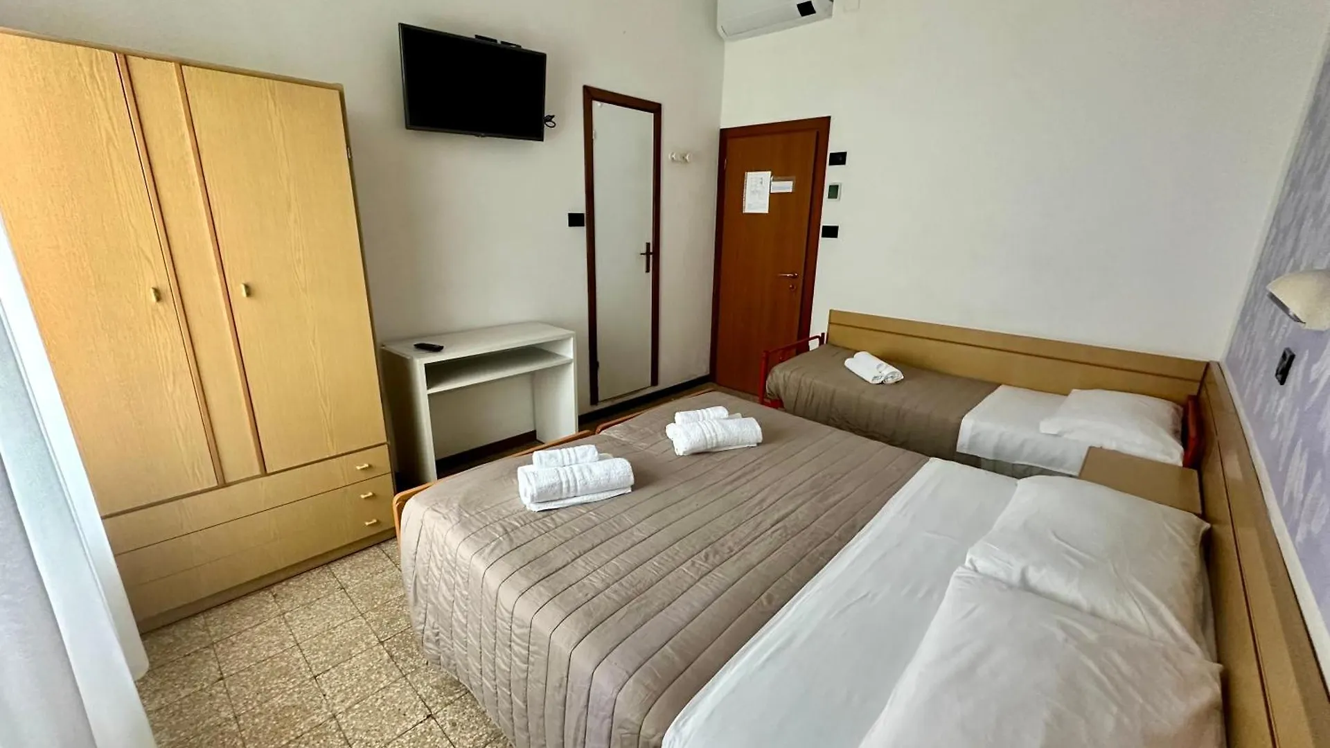 Hotel Enna Rimini 2*,